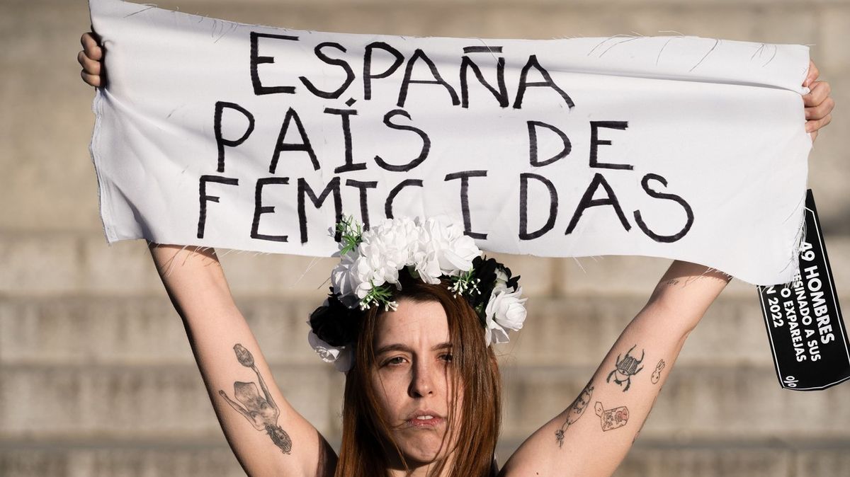 „Vždycky jsem se bála a asi nikdy nepřestanu.“ Španělé bojují s femicidami